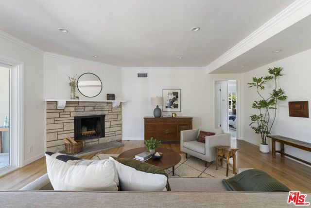 6945 Cedros Avenue, Los Angeles, CA 91405