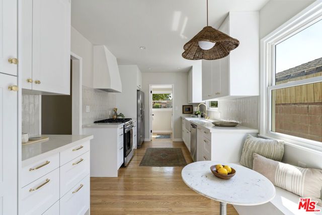 6945 Cedros Avenue, Los Angeles, CA 91405