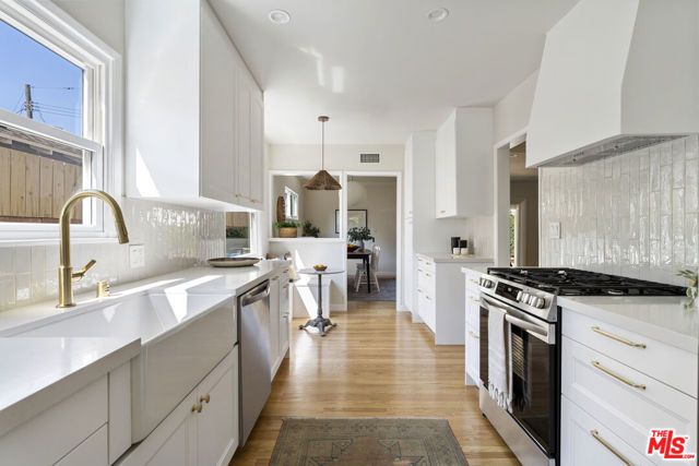 6945 Cedros Avenue, Los Angeles, CA 91405