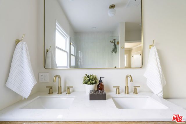 6945 Cedros Avenue, Los Angeles, CA 91405