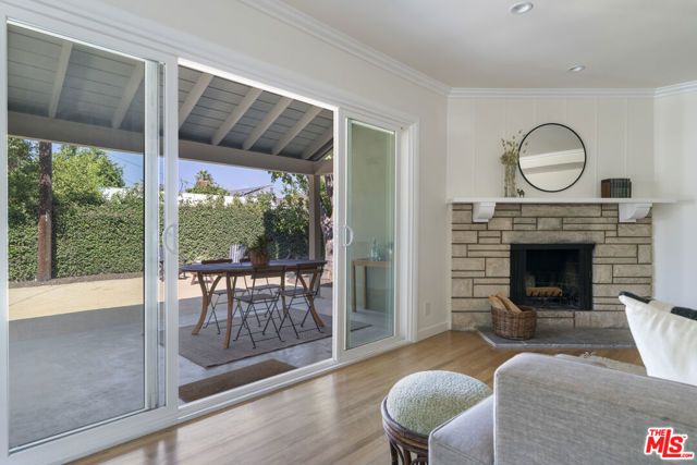 6945 Cedros Avenue, Los Angeles, CA 91405