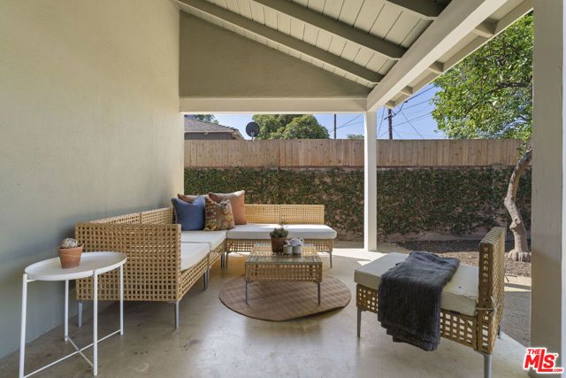 6945 Cedros Avenue, Los Angeles, CA 91405