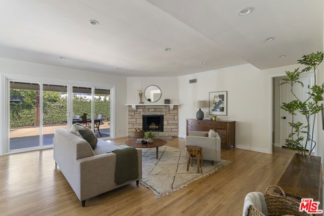 6945 Cedros Avenue, Los Angeles, CA 91405