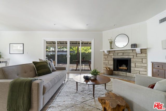 6945 Cedros Avenue, Los Angeles, CA 91405
