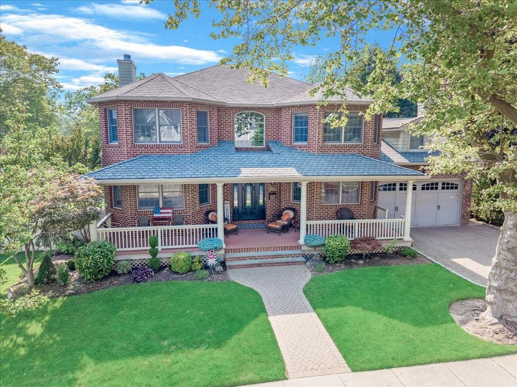 942 Putnam Avenue, Merrick, NY 11566
