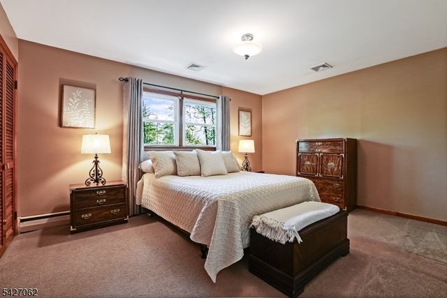 12 Emerald Ct, Clark Twp., NJ 07066