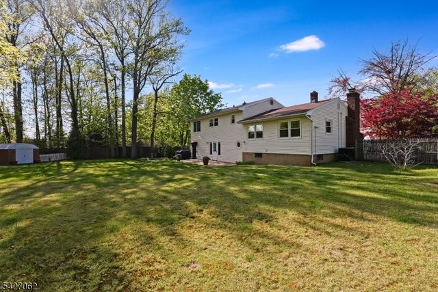 12 Emerald Ct, Clark Twp., NJ 07066