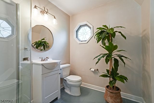 12 Emerald Ct, Clark Twp., NJ 07066