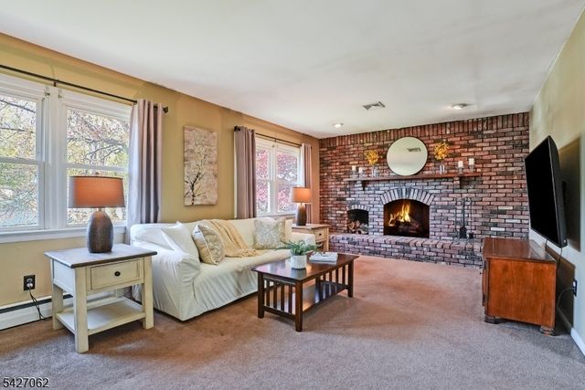 12 Emerald Ct, Clark Twp., NJ 07066