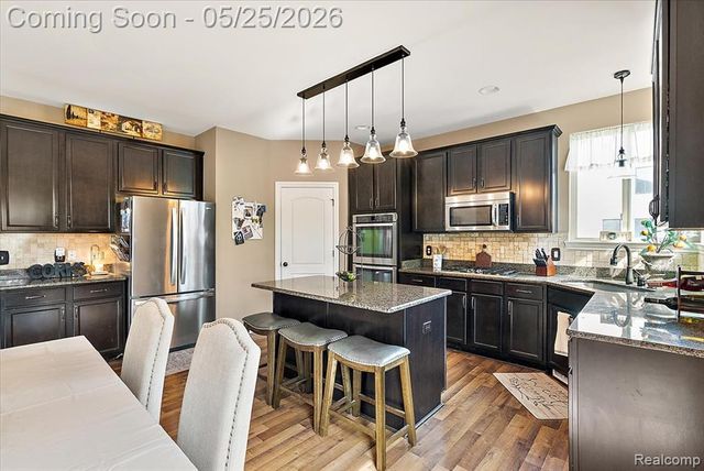 695 Dennison Court, Oakland, MI 48363