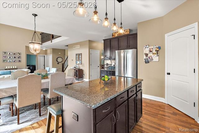 695 Dennison Court, Oakland, MI 48363