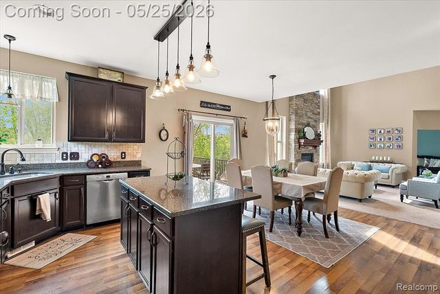 695 Dennison Court, Oakland, MI 48363