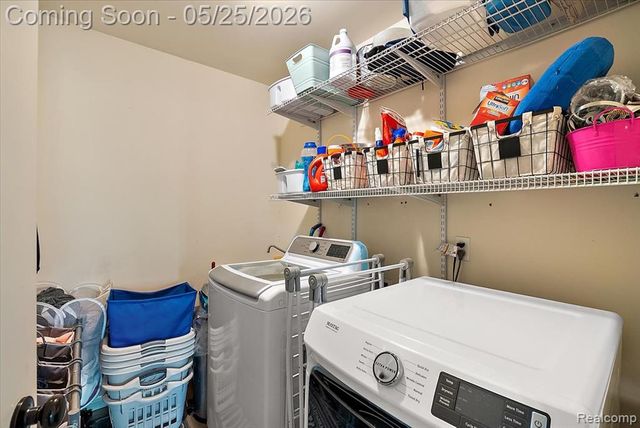 695 Dennison Court, Oakland, MI 48363
