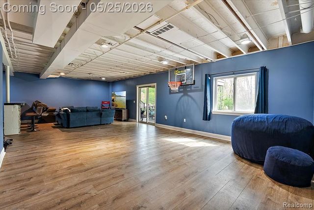 695 Dennison Court, Oakland, MI 48363