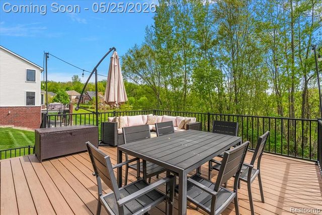 695 Dennison Court, Oakland, MI 48363