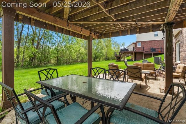 695 Dennison Court, Oakland, MI 48363