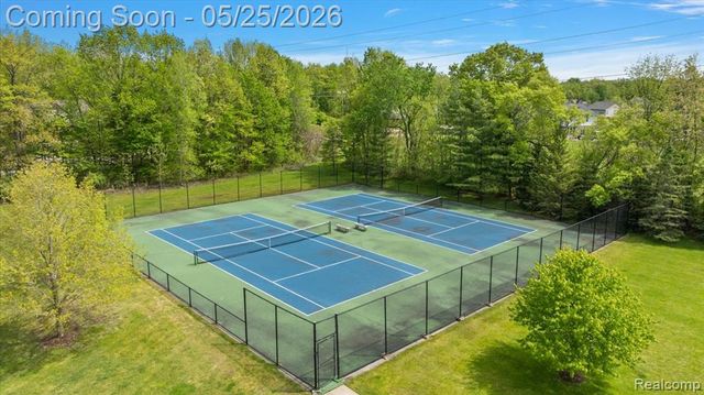 695 Dennison Court, Oakland, MI 48363
