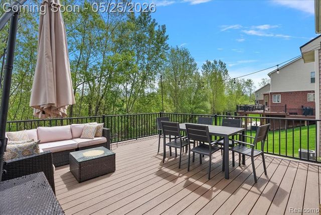 695 Dennison Court, Oakland, MI 48363