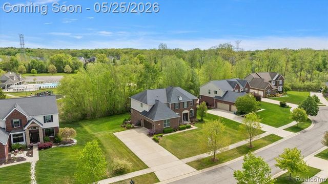 695 Dennison Court, Oakland, MI 48363