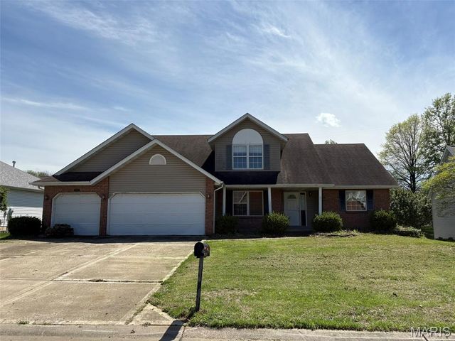 7513 Stonebridge Golf Drive, Maryville, IL 62062