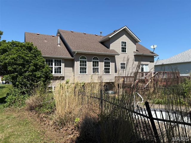 7513 Stonebridge Golf Drive, Maryville, IL 62062