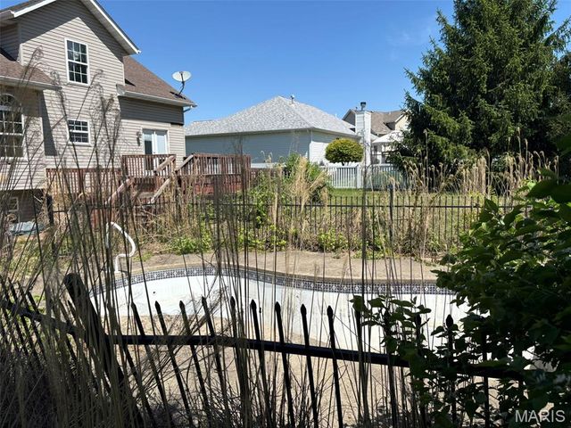 7513 Stonebridge Golf Drive, Maryville, IL 62062