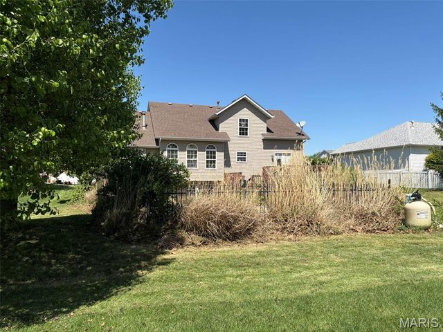 7513 Stonebridge Golf Drive, Maryville, IL 62062
