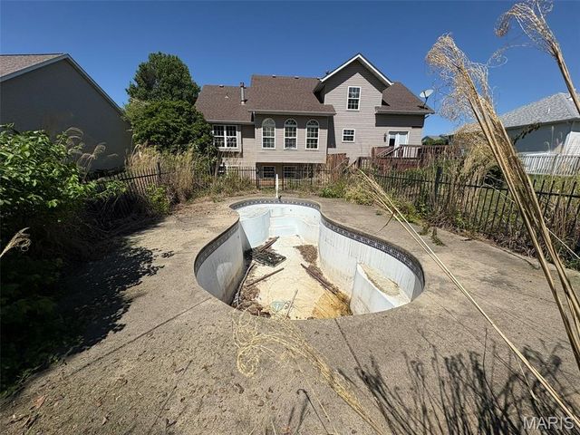 7513 Stonebridge Golf Drive, Maryville, IL 62062