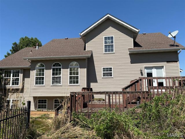 7513 Stonebridge Golf Drive, Maryville, IL 62062