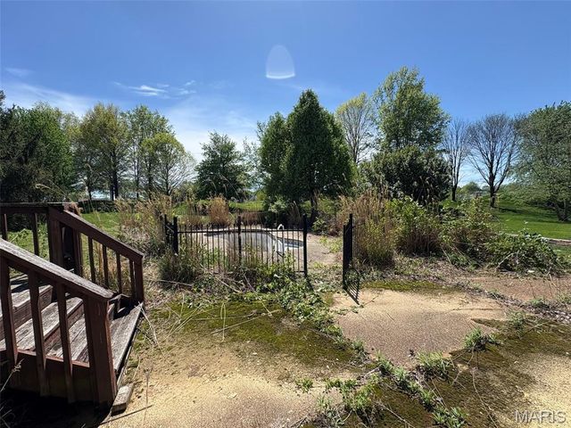 7513 Stonebridge Golf Drive, Maryville, IL 62062