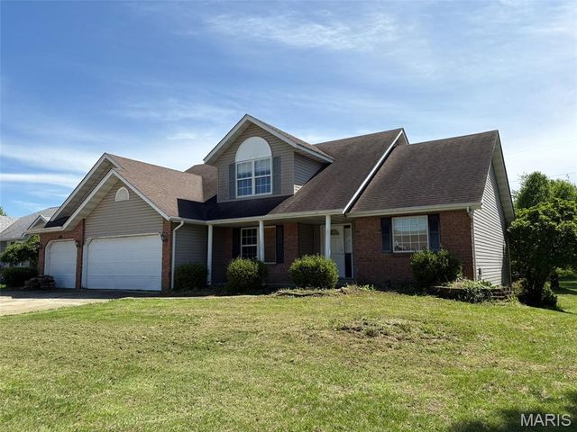 7513 Stonebridge Golf Drive, Maryville, IL 62062
