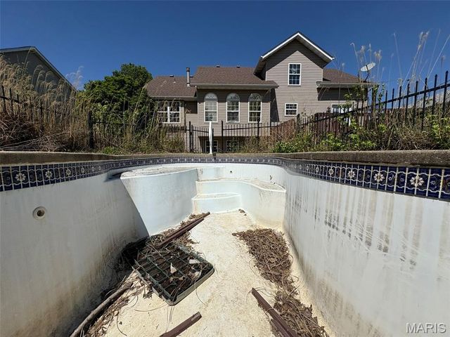 7513 Stonebridge Golf Drive, Maryville, IL 62062