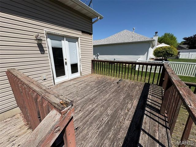 7513 Stonebridge Golf Drive, Maryville, IL 62062