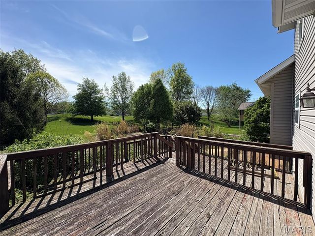 7513 Stonebridge Golf Drive, Maryville, IL 62062