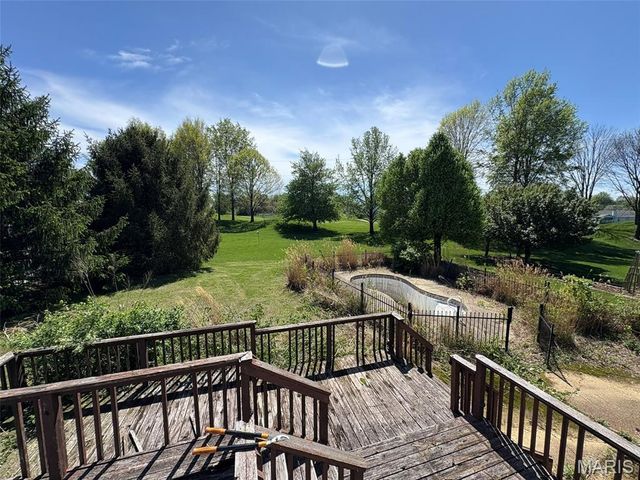 7513 Stonebridge Golf Drive, Maryville, IL 62062