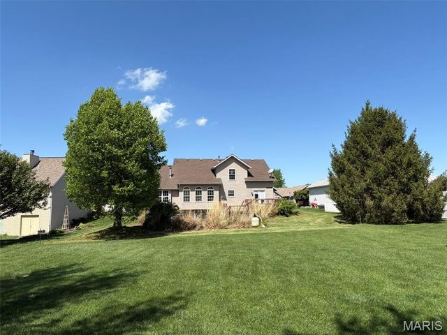7513 Stonebridge Golf Drive, Maryville, IL 62062
