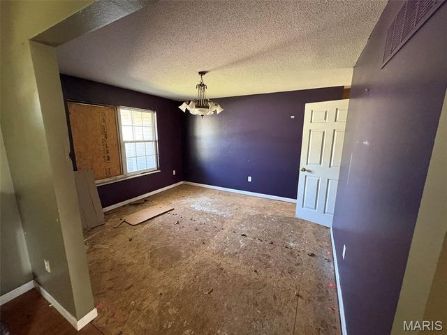 7513 Stonebridge Golf Drive, Maryville, IL 62062