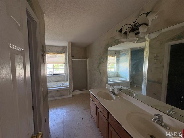 7513 Stonebridge Golf Drive, Maryville, IL 62062