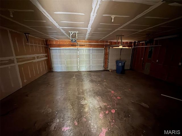 7513 Stonebridge Golf Drive, Maryville, IL 62062