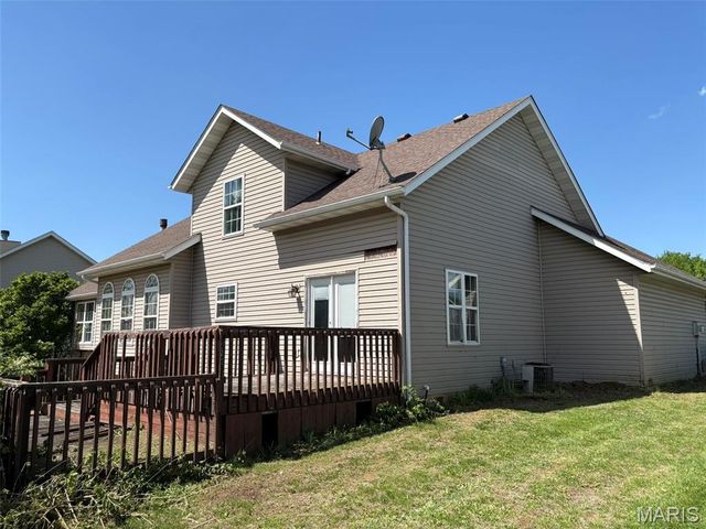 7513 Stonebridge Golf Drive, Maryville, IL 62062