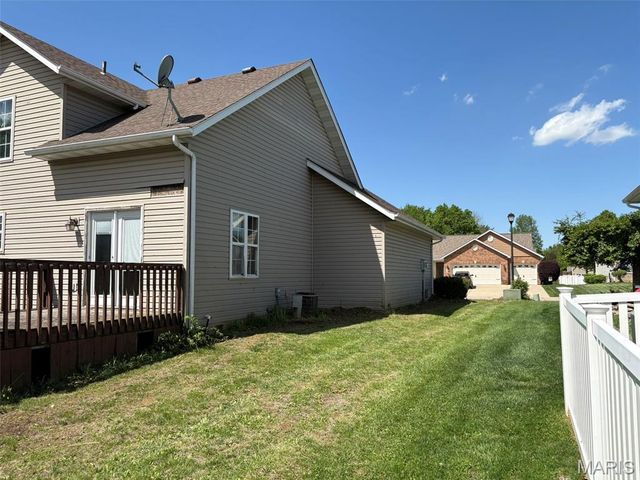 7513 Stonebridge Golf Drive, Maryville, IL 62062