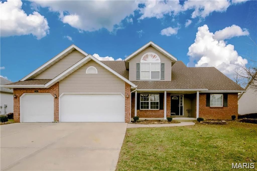 7513 Stonebridge Golf Drive, Maryville, IL 62062