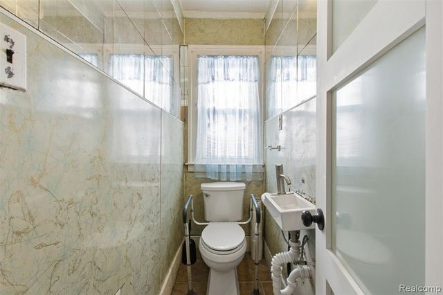 3805 Seneca Street, Detroit, MI 48214