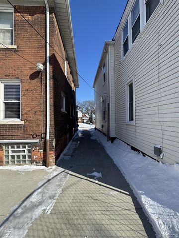 3805 Seneca Street, Detroit, MI 48214