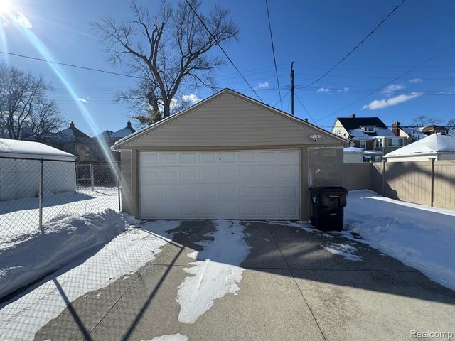 3805 Seneca Street, Detroit, MI 48214