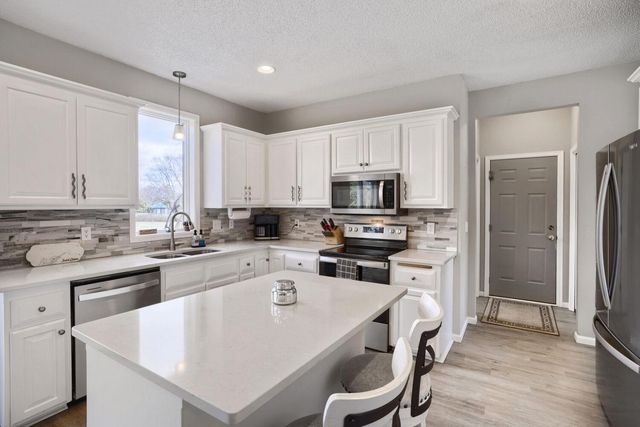 2823 Lisbon Avenue N, Lake Elmo, MN 55042