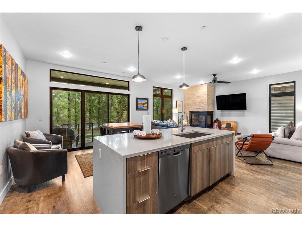 930 Blue River Pkwy 7-714, Silverthorne, CO 80498