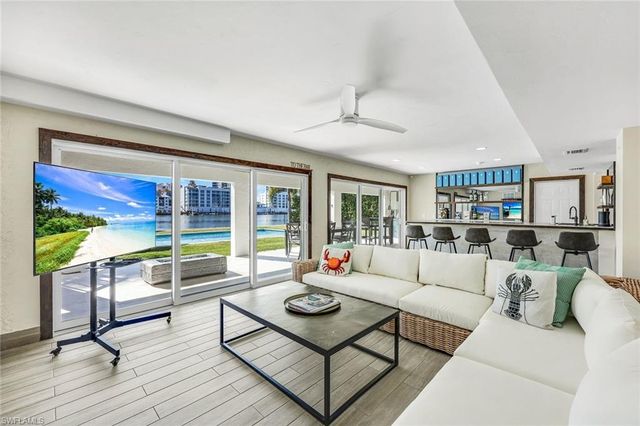 336 Oak AVE, Naples, FL 34108