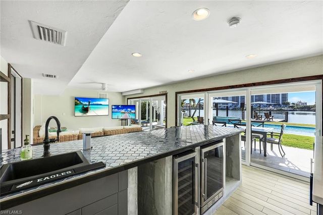 336 Oak AVE, Naples, FL 34108