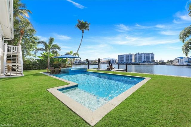 336 Oak AVE, Naples, FL 34108